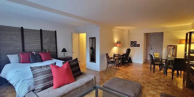 Apartment 17