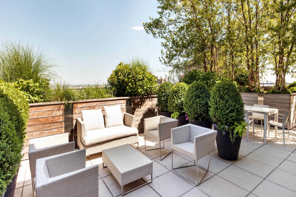 Murray-Hill-4H-Murray-Hill-Tower-Apartments-Outdoor-Deck